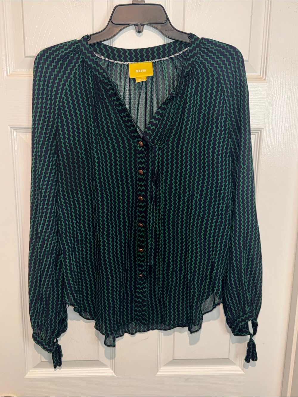 Maeve Navy & Green Sheer Zigzag Button-Front Blouse. Size M